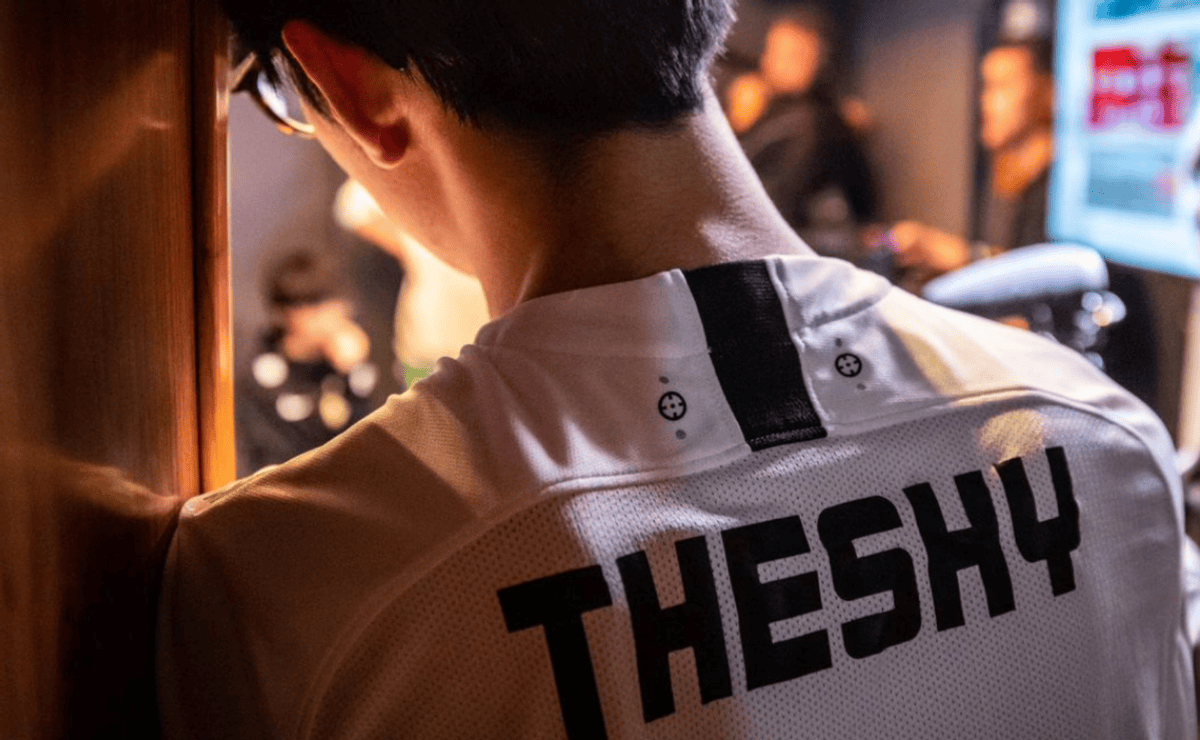 外媒League On Lock近日给出了他们评选的春季赛第十周全球各战队综合实力排名