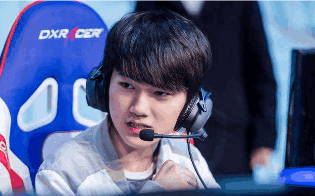 恭喜RW侠晋级2025王者荣耀世冠四分之一决赛！