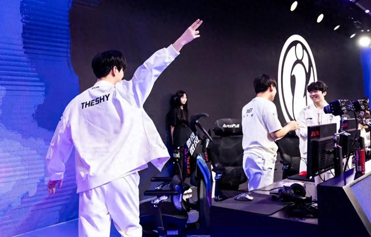 shanji锐评今日队伍发挥：我们五个人包括教练都是满分！