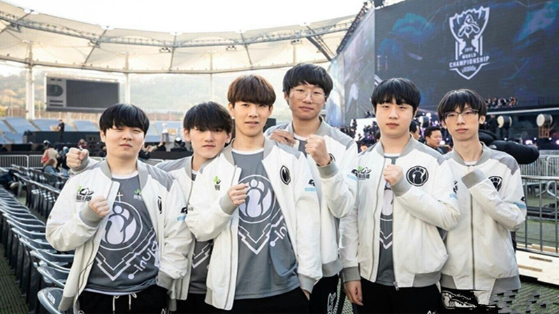 LPL Ale直播喷营销号带中上决裂节奏，却被营销号反喷像个文盲