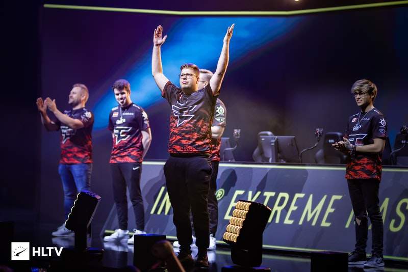 开就有！周敢敢猛猛开团 Doby薇古丝爆杀乱飞 957队1-0姿态队