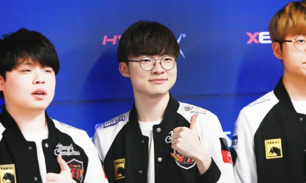 flusha 在 dima_wallhacks 的直播中与 10 个 FACEIT 级别的玩家对战