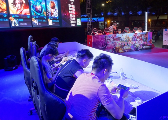 LPL赛事资讯：RW官宣与主教练解约，是不是换教练连锁反应？