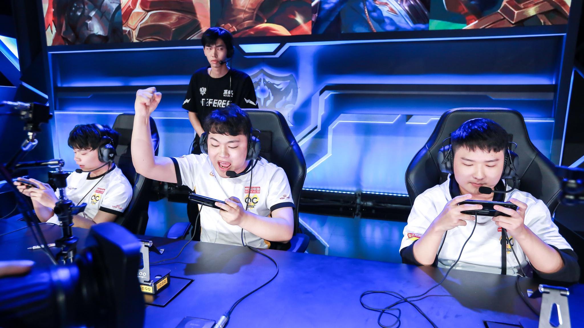 【战报】开门红！LNG战胜HLE取得S11首胜