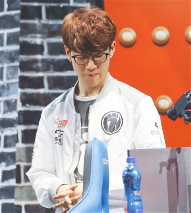 JDG官方：Mafa近期身体不适 由Lyn暂代教练一职