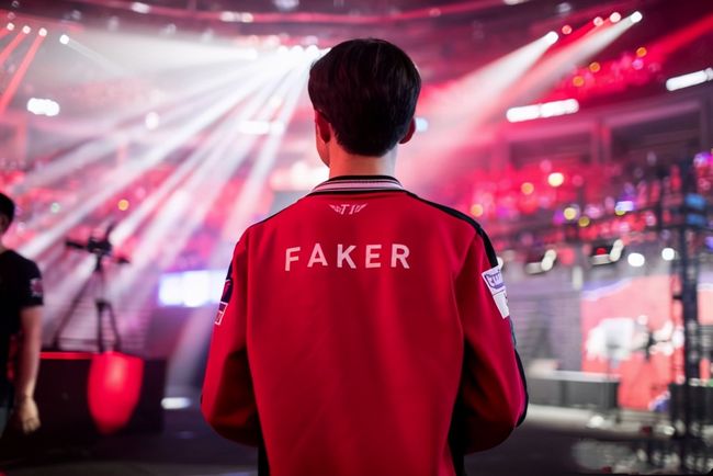 电竞比分网：英雄联盟S10 8强赛，TES创历史3：2翻盘FNC晋级