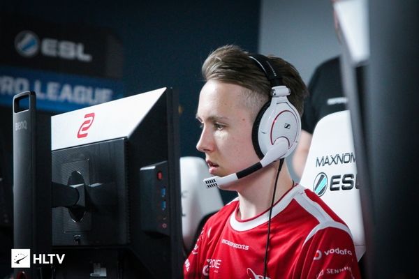 LPL春季赛今日首发名单：Uzi仍未首发 Ale大战TheShy